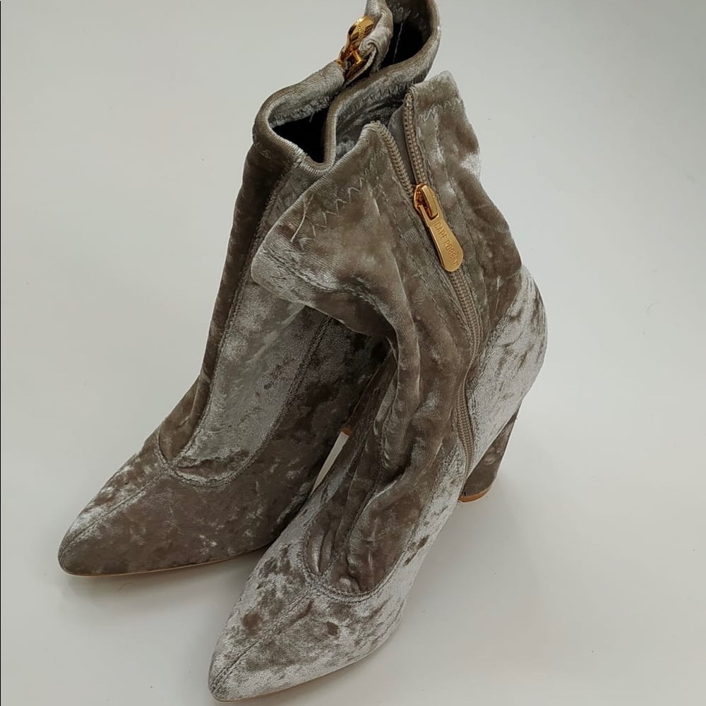 Cape Robbin Velvet Block Heel Boots Womens 8 Preown